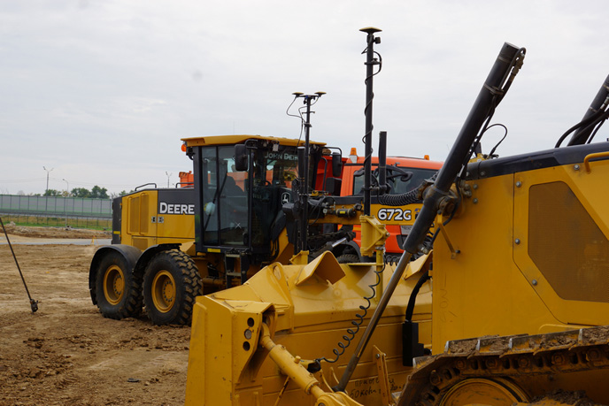 Демошоу компаний Торсоn и John Deere